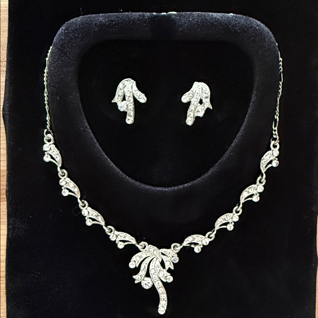 Elegant SilverTone Necklace And Earring Set 14